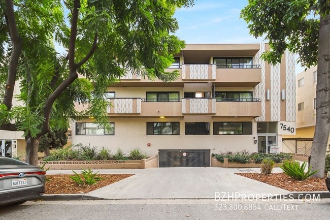 Primary Photo - 7544 Hampton Ave