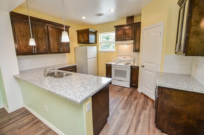 Building Photo - 239 Broadhurst