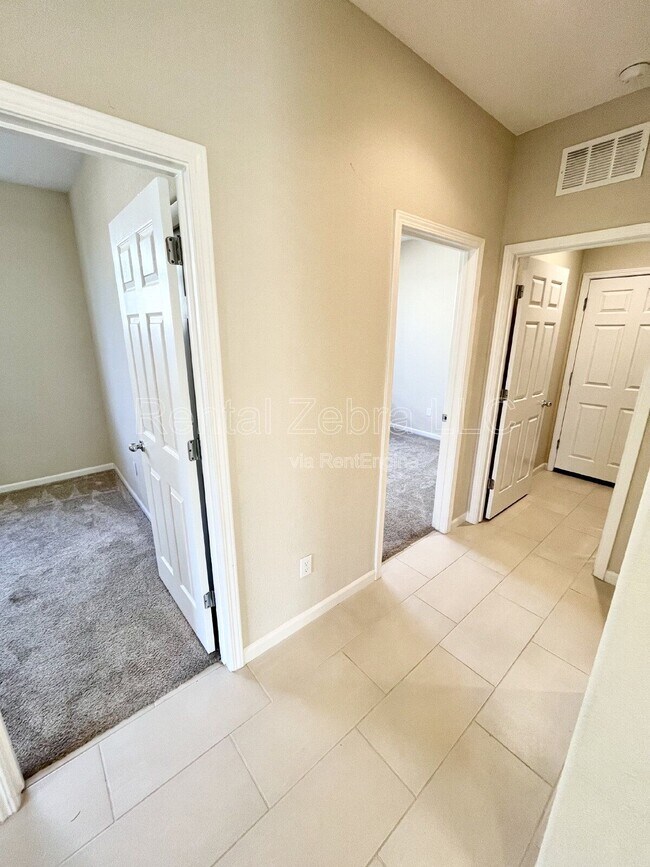 Building Photo - 482 Glendon Pl