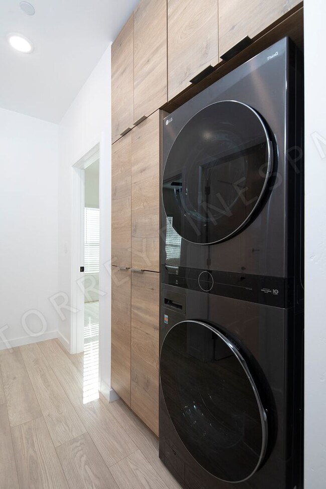 Building Photo - *OPEN HOUSE: 5/10 10-11AM* 2 Br in Clairem...