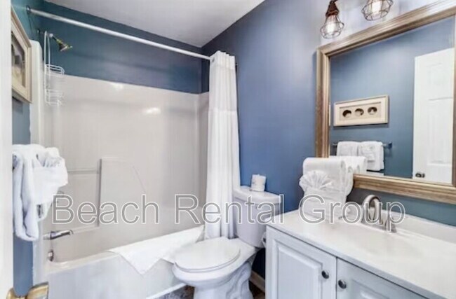 Building Photo - 4109 Pinehurst Cir