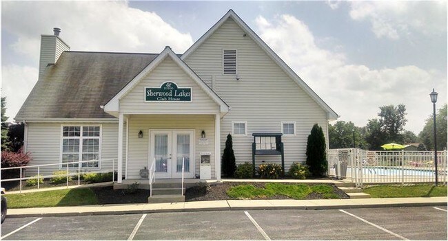 Building Photo - 648 Friars Ln