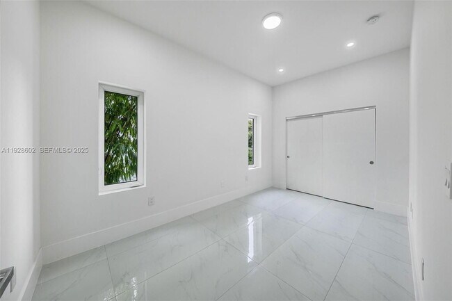 Building Photo - 3142 Carter St