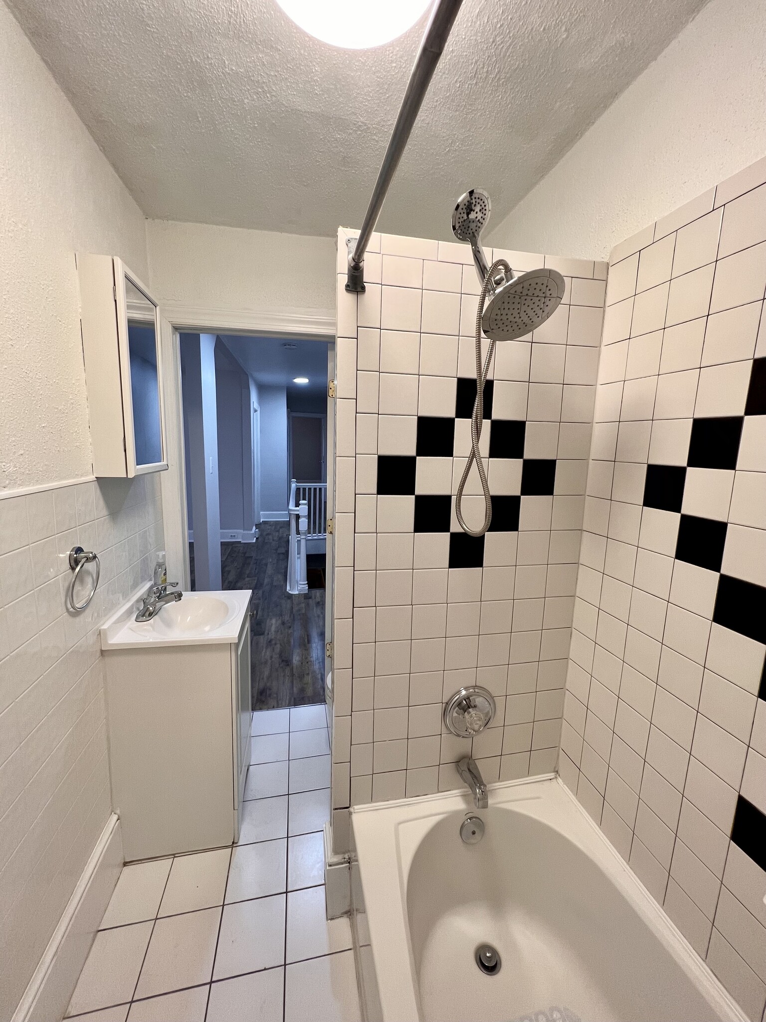 bathroom - 340 E Broadway Ave