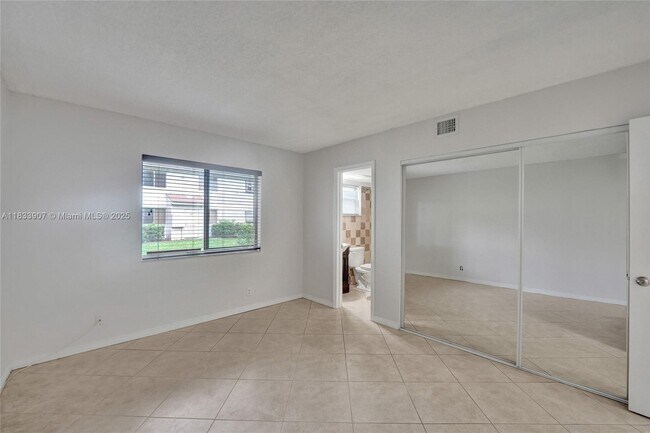Building Photo - 106 Gardens Dr