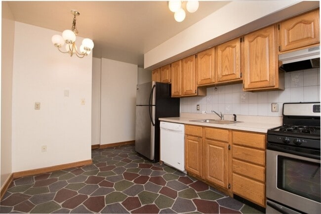 Building Photo - 207 N Fullerton Ave
