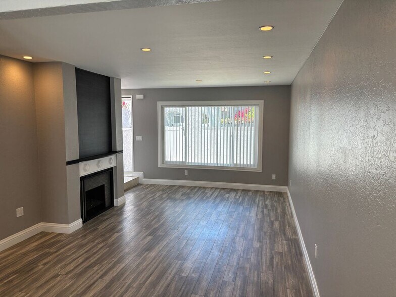 Building Photo - 4681 Twintree Dr