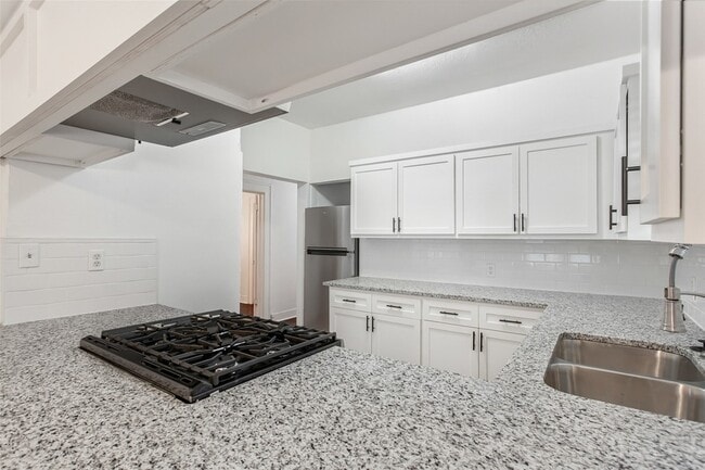 Building Photo - 5708 Live Oak St