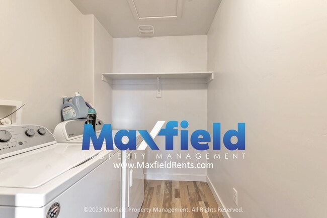 Building Photo - Pet Friendly - Draper Townhome 3 BD 3 BA 2...