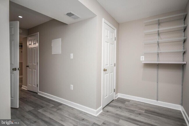 Building Photo - 10231 Millstream Dr