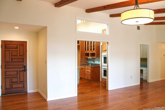 Building Photo - 539 Woodcrest Dr