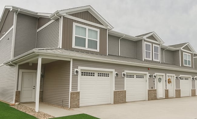 Building Photo - ??QUICK MOVE: FIRST MONTH'S RENT HALF OFF!