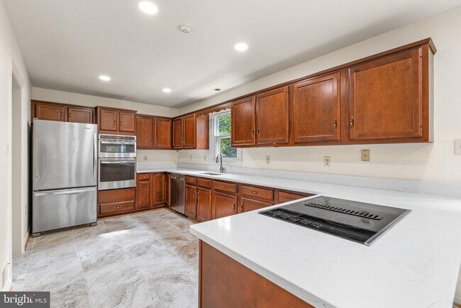 Building Photo - 1130 20th St S