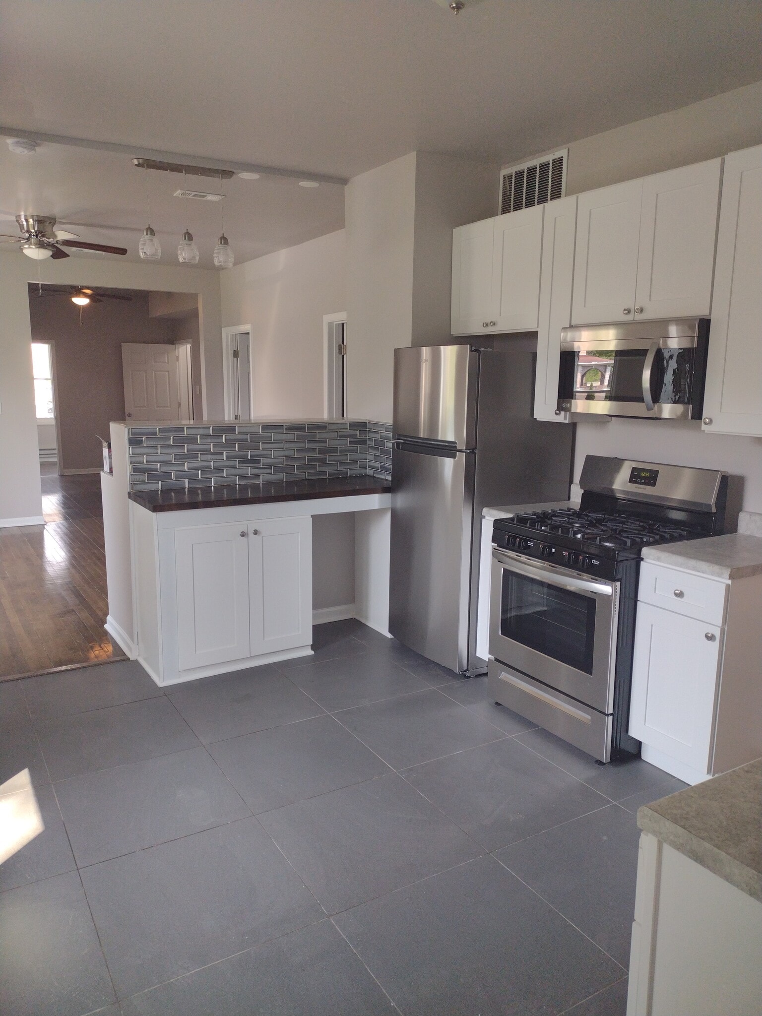 Building Photo - 48 W 21st St