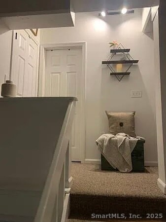 Building Photo - 839 Main St