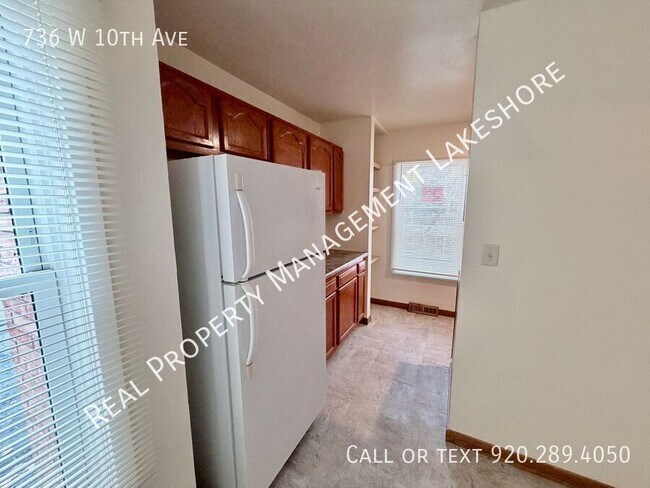 Building Photo - 736 W 10th Ave