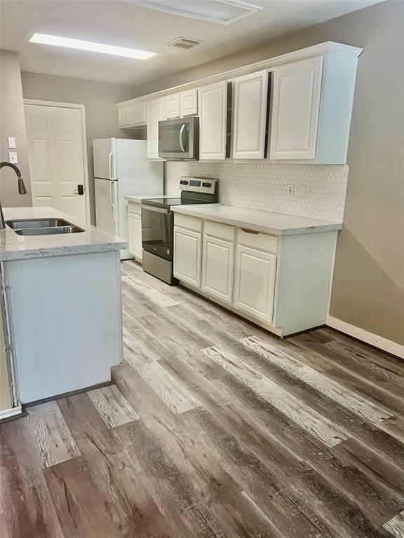 Building Photo - 202 S Walden Elms Cir