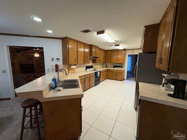 Building Photo - 8755 Thunderbird Dr