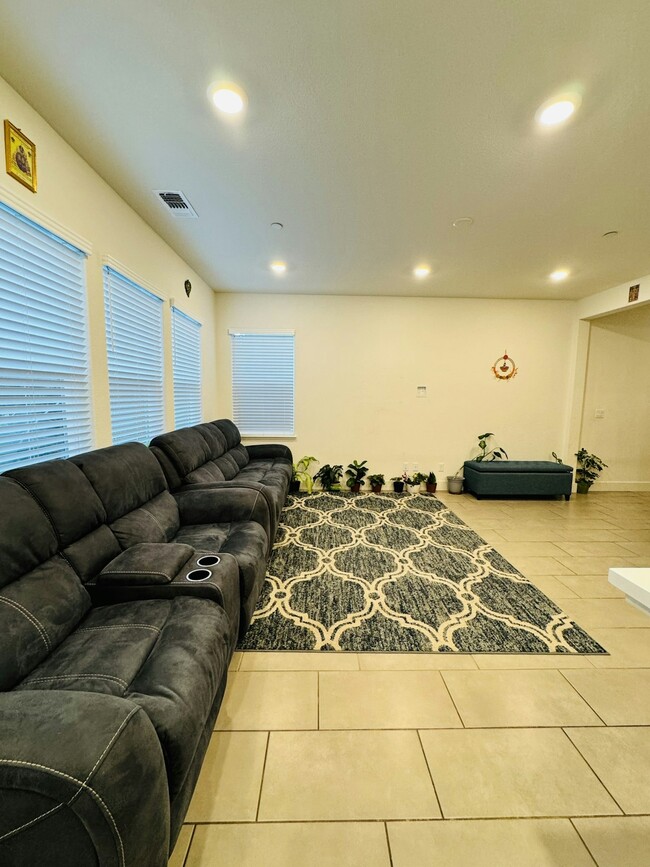 Building Photo - 1715 Tierra Ct