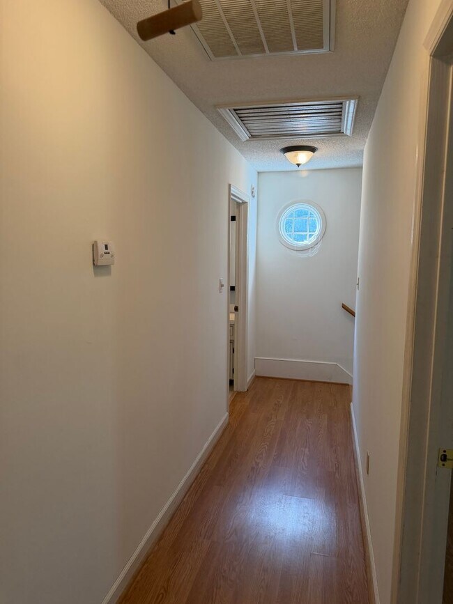Building Photo - 105 Demille Dr