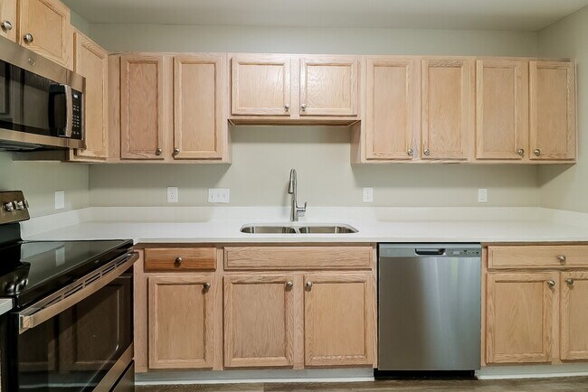 Building Photo - 20 Red Ln