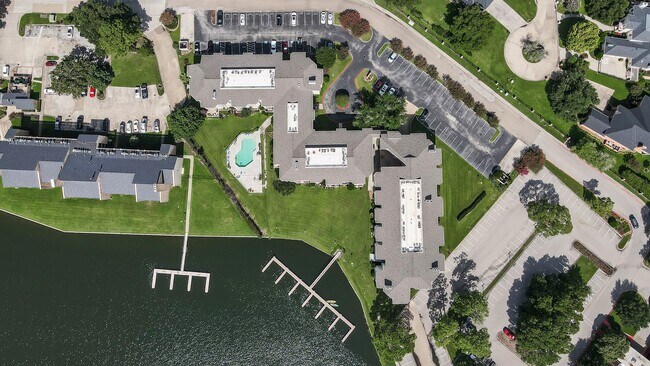 Building Photo - 12800 Melville Dr