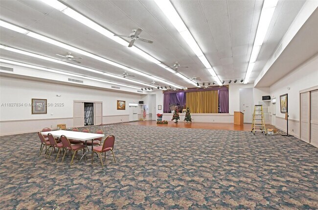 Building Photo - 7300 Lake Cir Dr