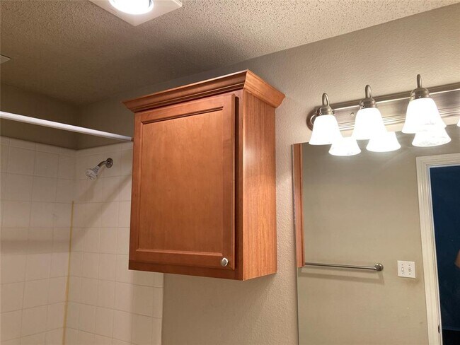 Building Photo - 2106 Main St