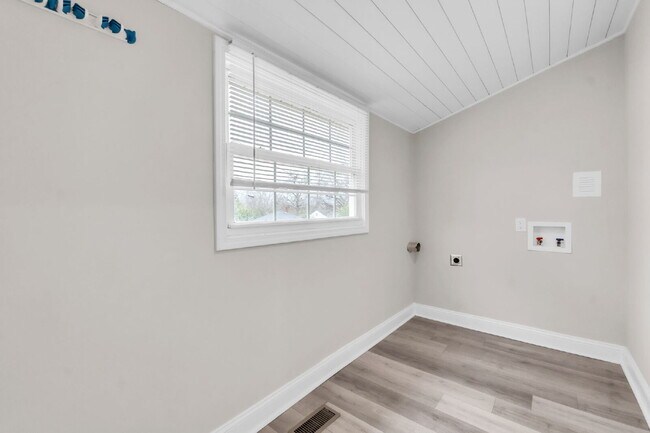 Building Photo - Updated 2 Bedroom / 1 Bath Home in Spartanburg $1,205/mo rent