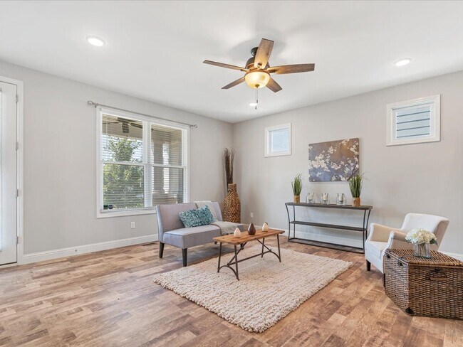 Building Photo - 3334 Simeon Bunker St