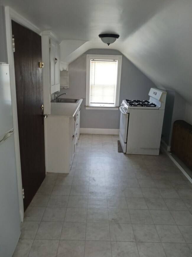 Building Photo - 322 E Midlothian Blvd