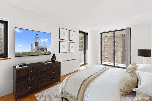 Building Photo - 15 W 61st St