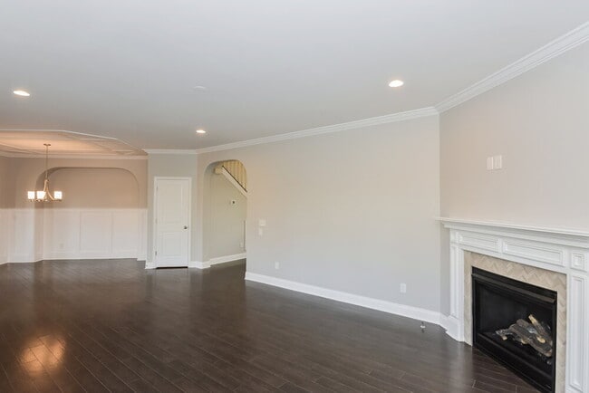 Building Photo - 2004 Oliver Dr