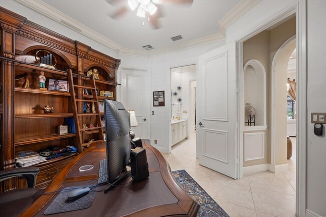 Building Photo - 10771 Versailles Blvd
