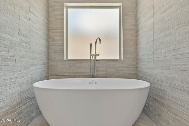 Building Photo - 360 Playa Vis St