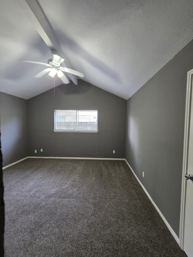 Building Photo - 22819 Carter Gate Dr