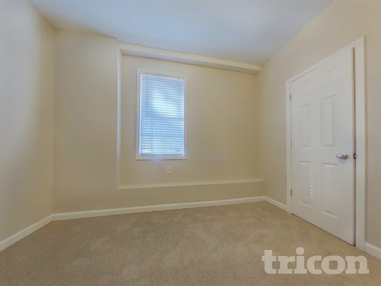 Building Photo - 6402 Hillview Ln