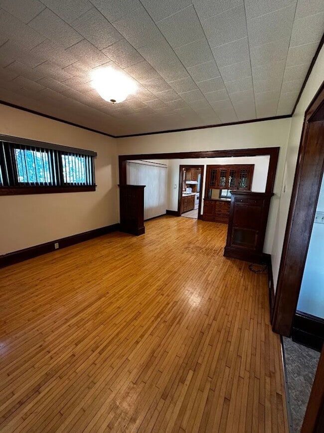 Building Photo - 3 Bedroom, 1 Bathroom Single Family Home - Staples