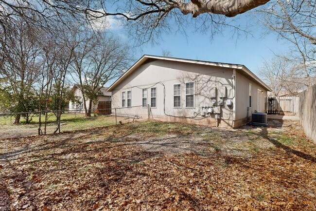 Building Photo - 10003 Rutland Village E