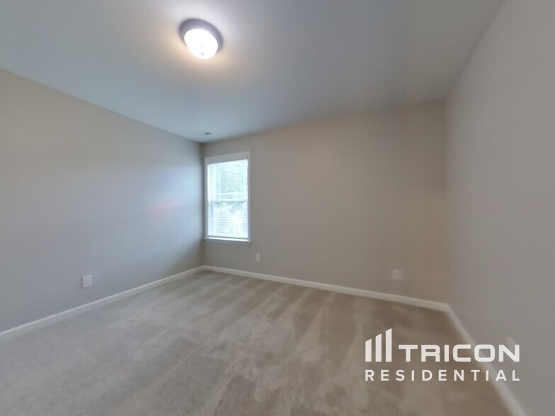 Building Photo - 15241 Red Canoe Way