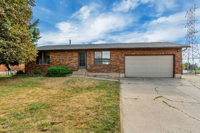 Building Photo - 2175 S 150 W