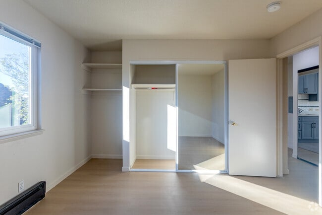 1BR, 1BA - 562SF - Bedroom - 2610 Regent St.