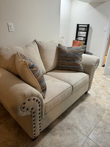 Furnished apartment - 93 Brookside Ave