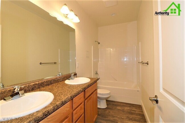 Building Photo - 2530 Rainbow Ln