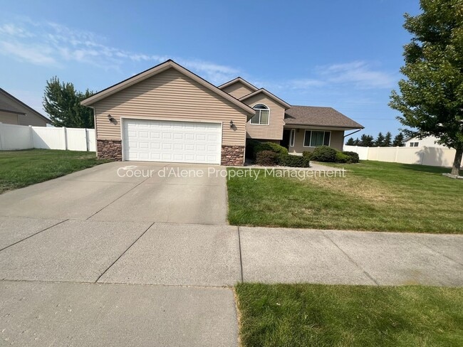 Primary Photo - Well Maintained 4 bed house in The Landings