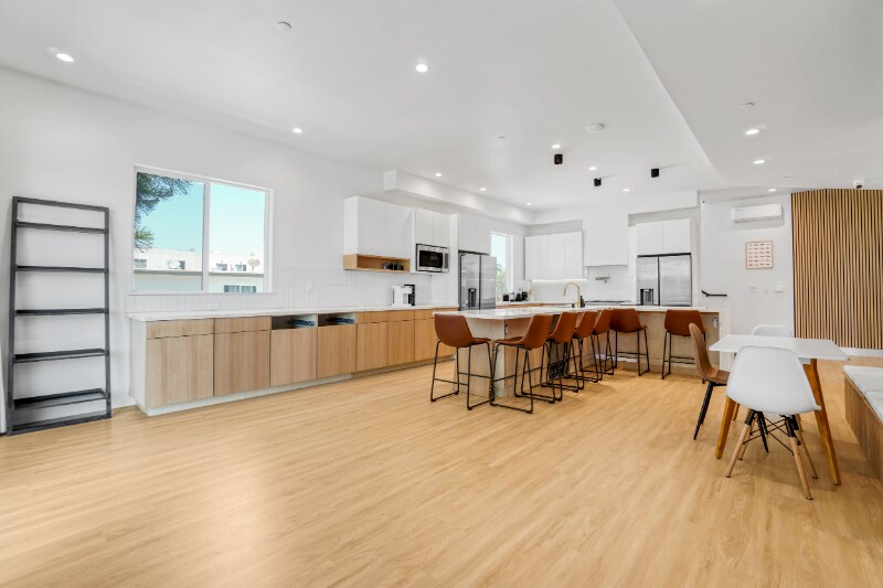 Building Photo - 4800-4802 S Slauson Ave