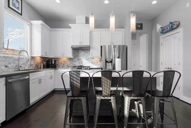 Building Photo - 4202 Gillespie St