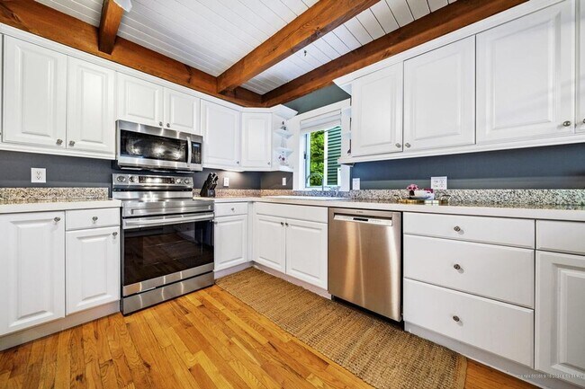 Building Photo - House For Rent in West Bath