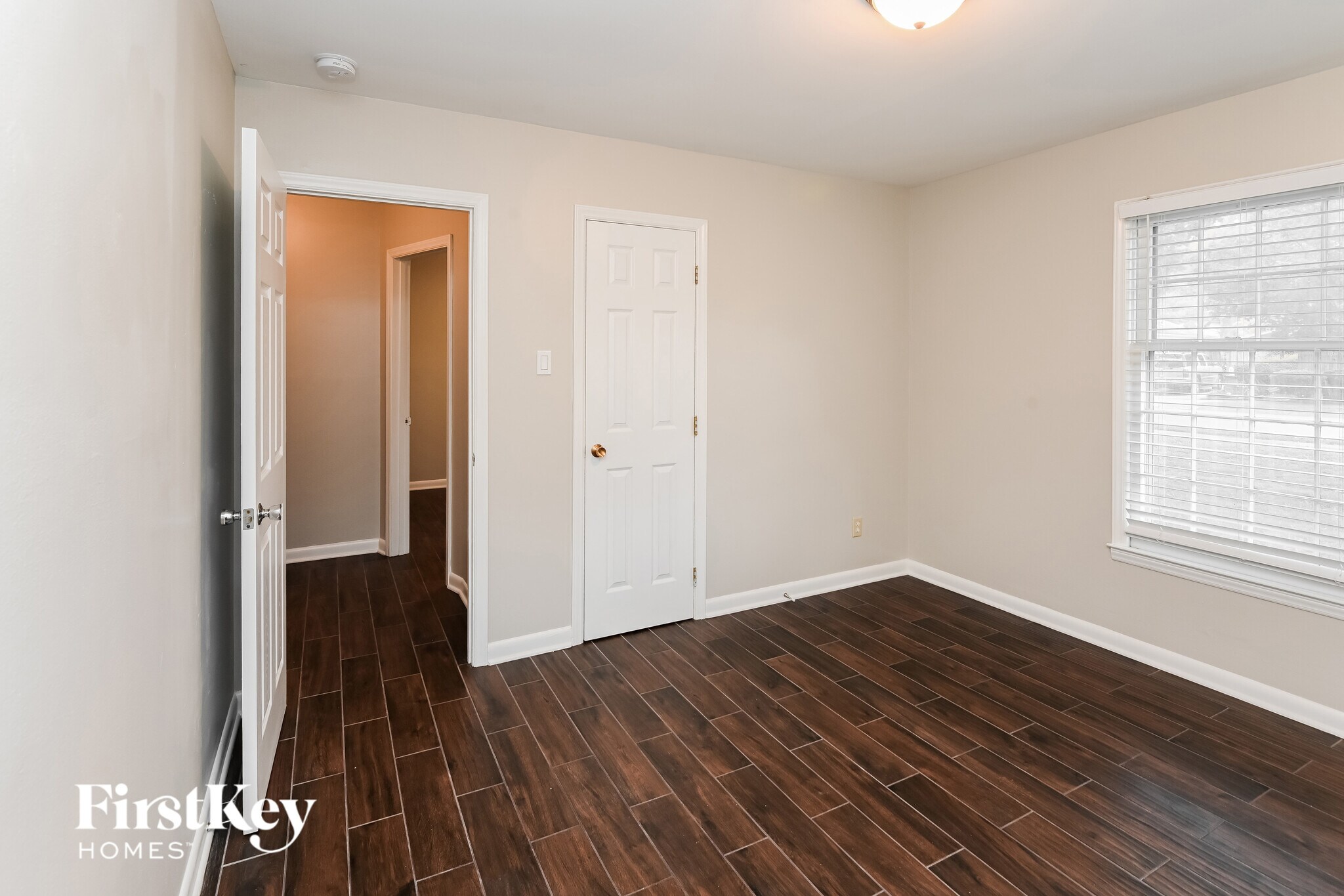 Building Photo - 901 Vickery Dr