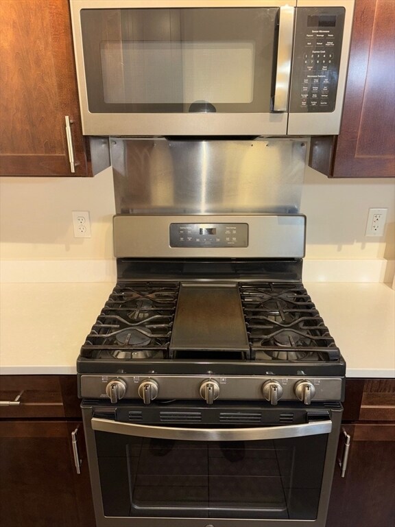 Building Photo - 130 John St